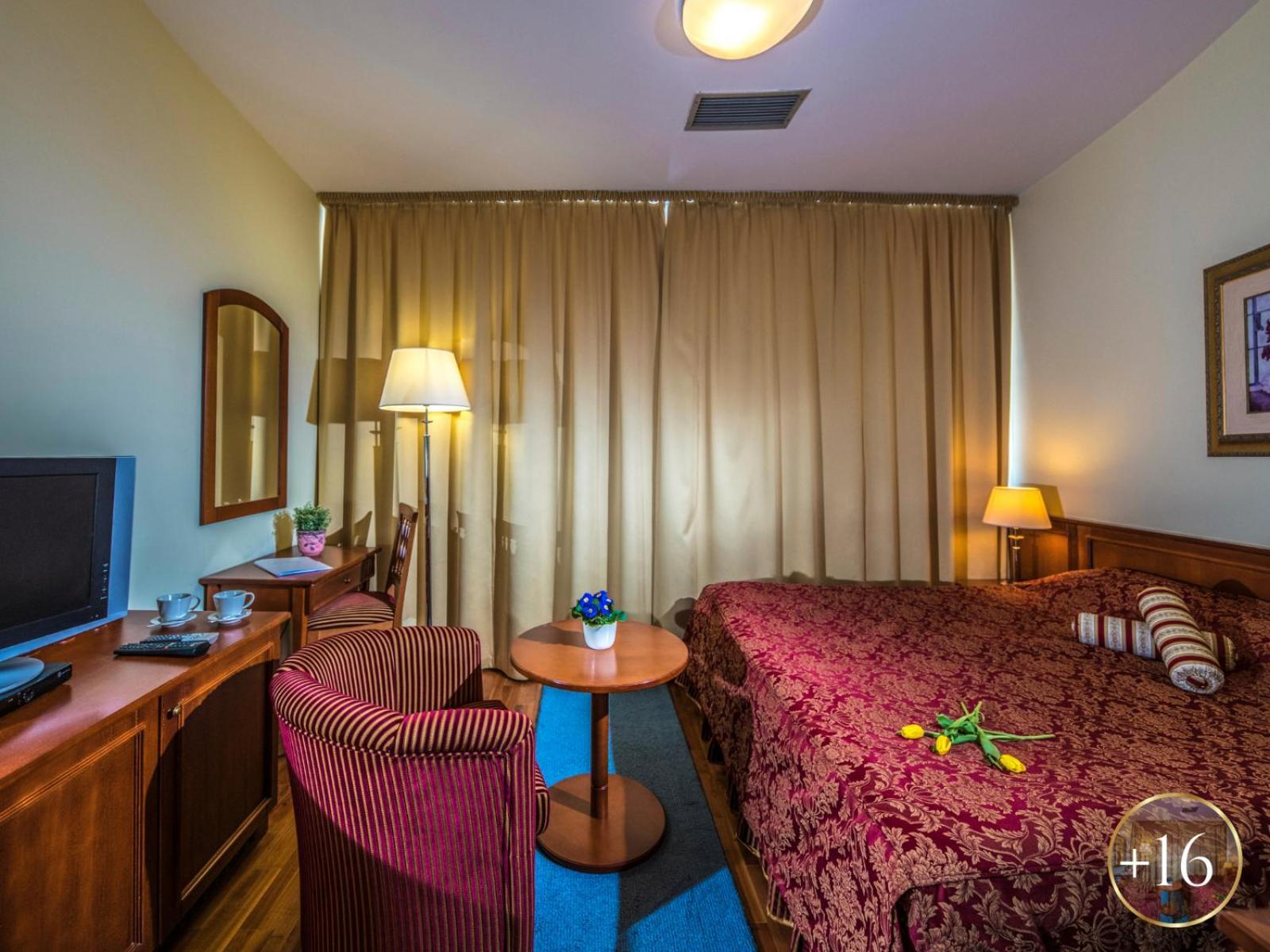 Szarvaskut Hotel Zirc Eksteriør billede