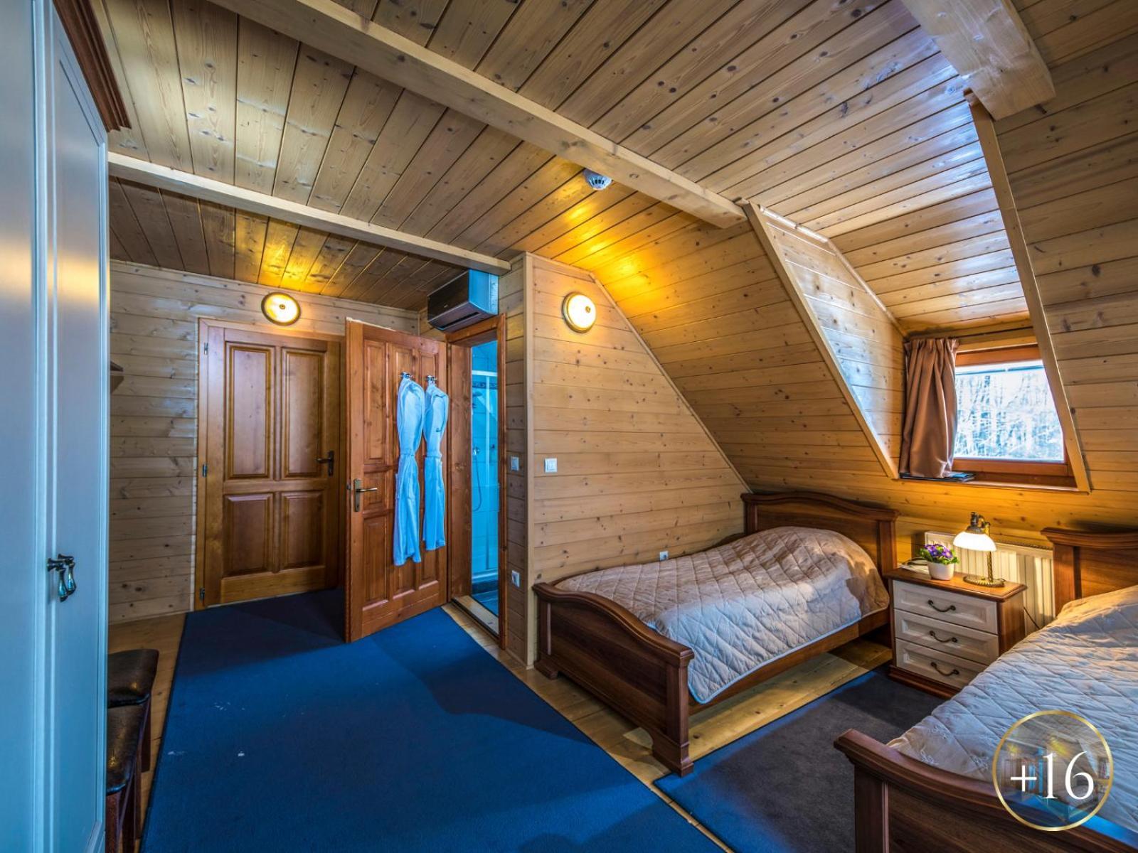 Szarvaskut Hotel Zirc Eksteriør billede