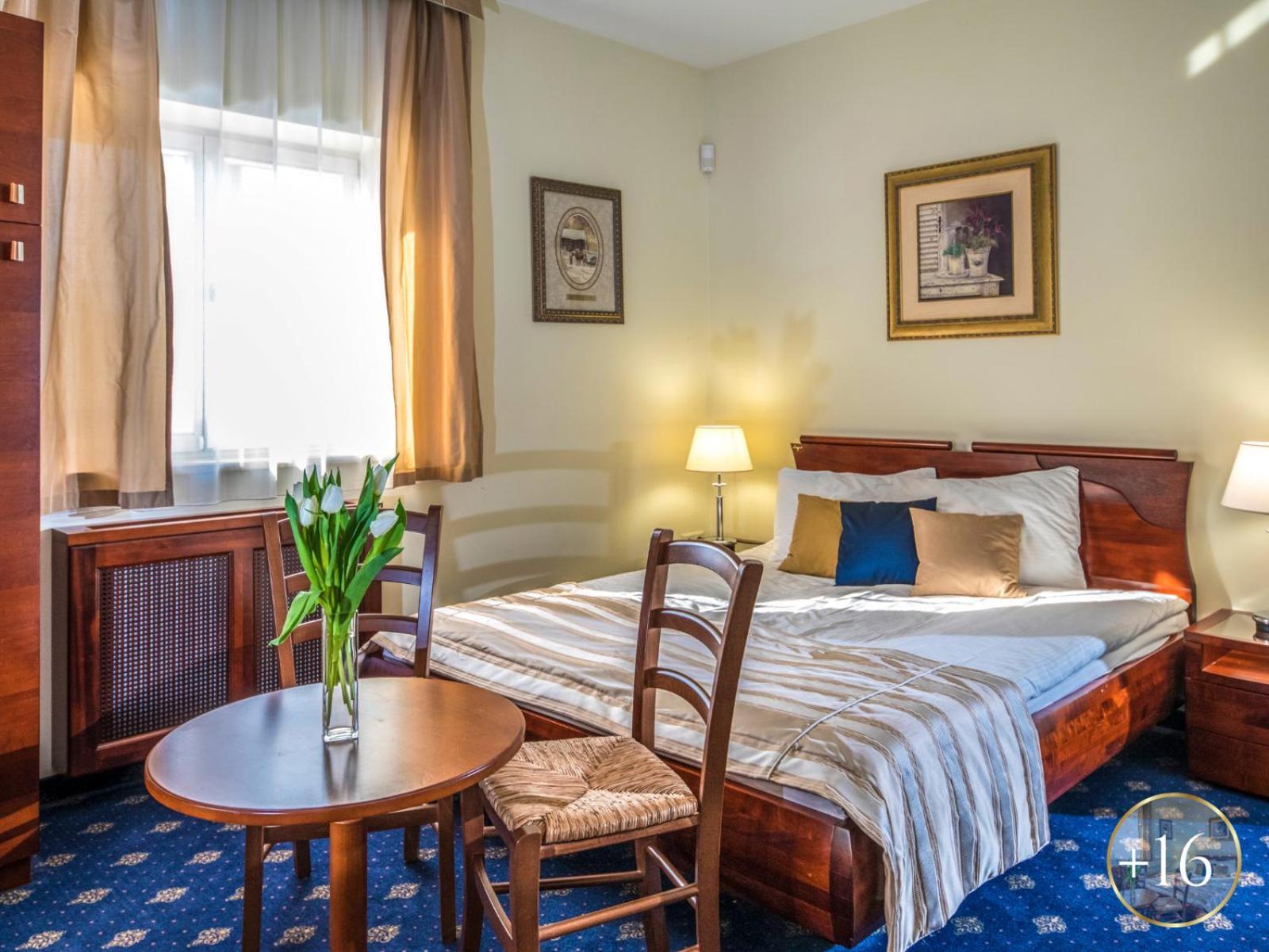 Szarvaskut Hotel Zirc Eksteriør billede