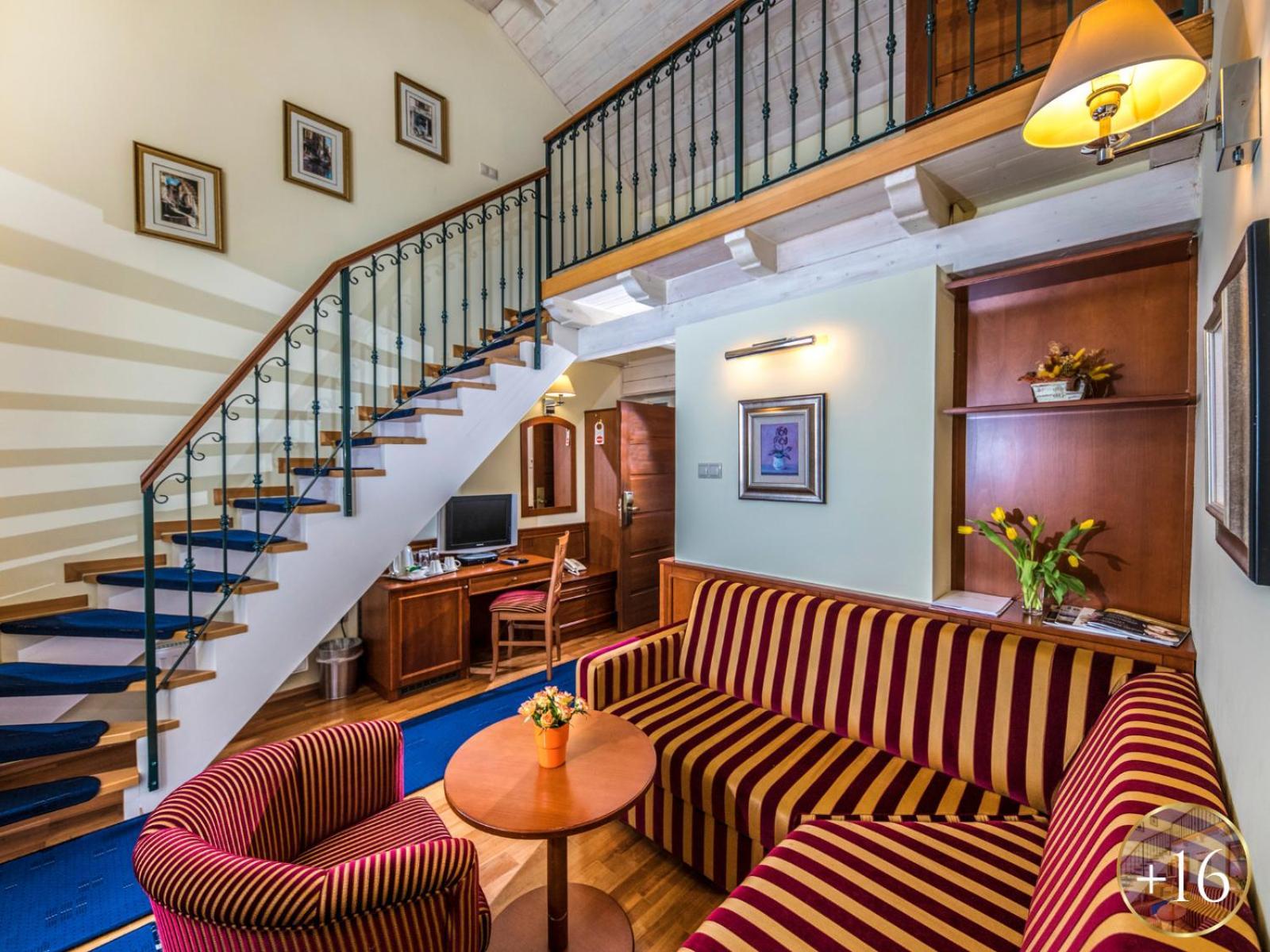 Szarvaskut Hotel Zirc Eksteriør billede