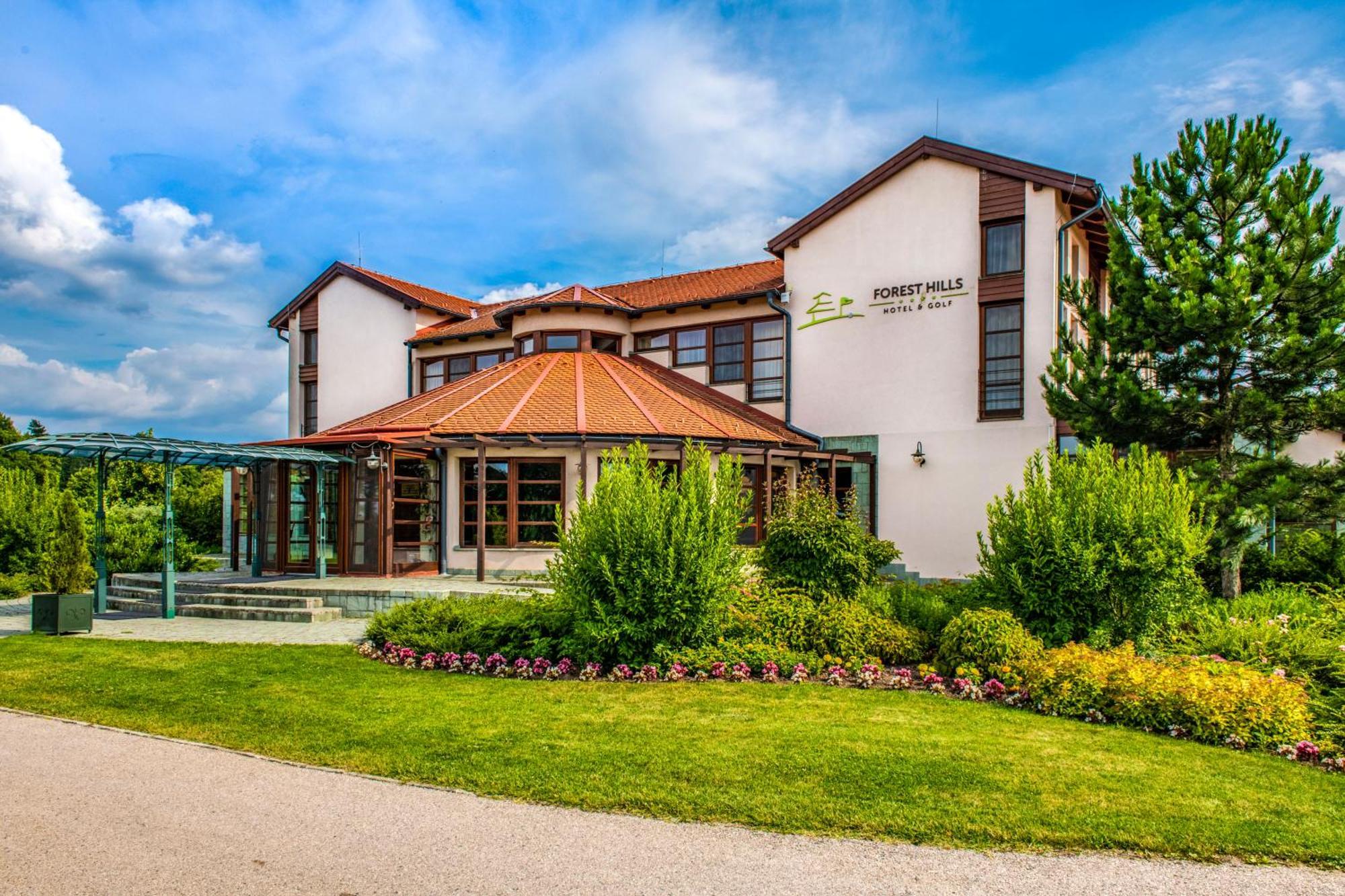 Szarvaskut Hotel Zirc Eksteriør billede